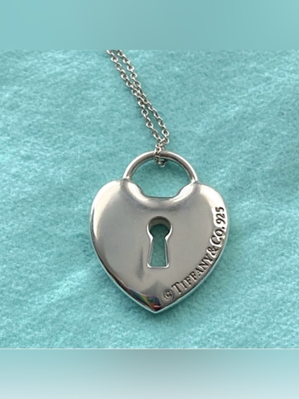 Tiffany & Co. Vintage 925 Ster. Silver Medium Keyhole Heart Lock Necklace 22mm